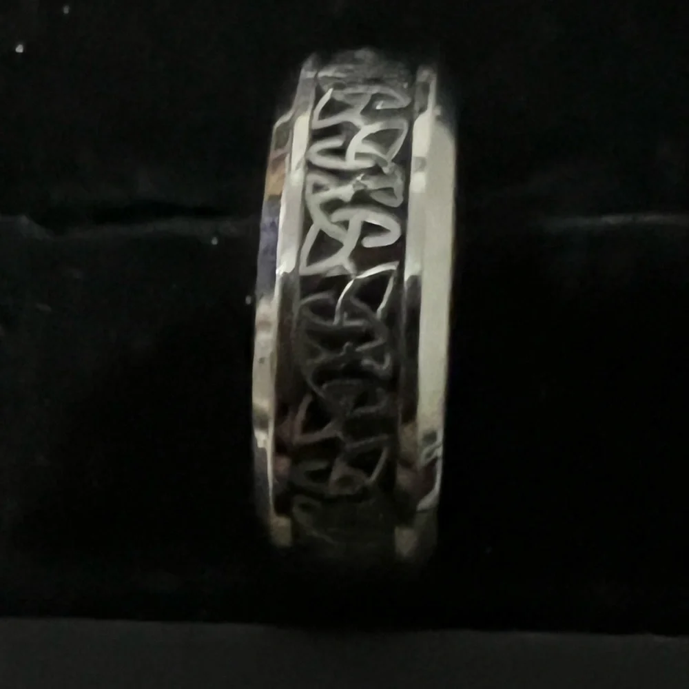 Silver Celtic Knot Men’s Wedding Band Size 11